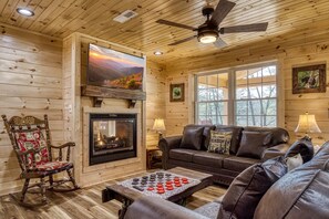 Cabin, 3 Bedrooms | Living area