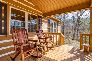 Cabin, 3 Bedrooms | Property grounds