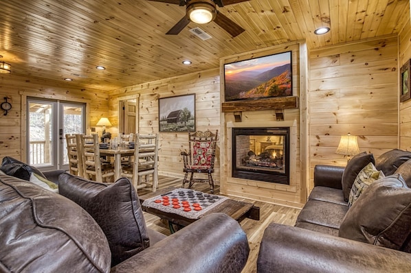 Cabin, 3 Bedrooms | Living area