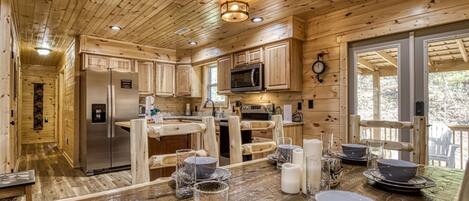 Huisje, 3 slaapkamers | Privékeuken | Een koelkast, een oven, een koffiezetapparaat/waterkoker