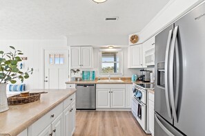 House, 3 Bedrooms | Private kitchen | Fridge, oven, coffee/tea maker, toaster - Dunebug Cottage / 319 Sandpiper Lane 3 Bedroom Home by RedAwning (Supply)