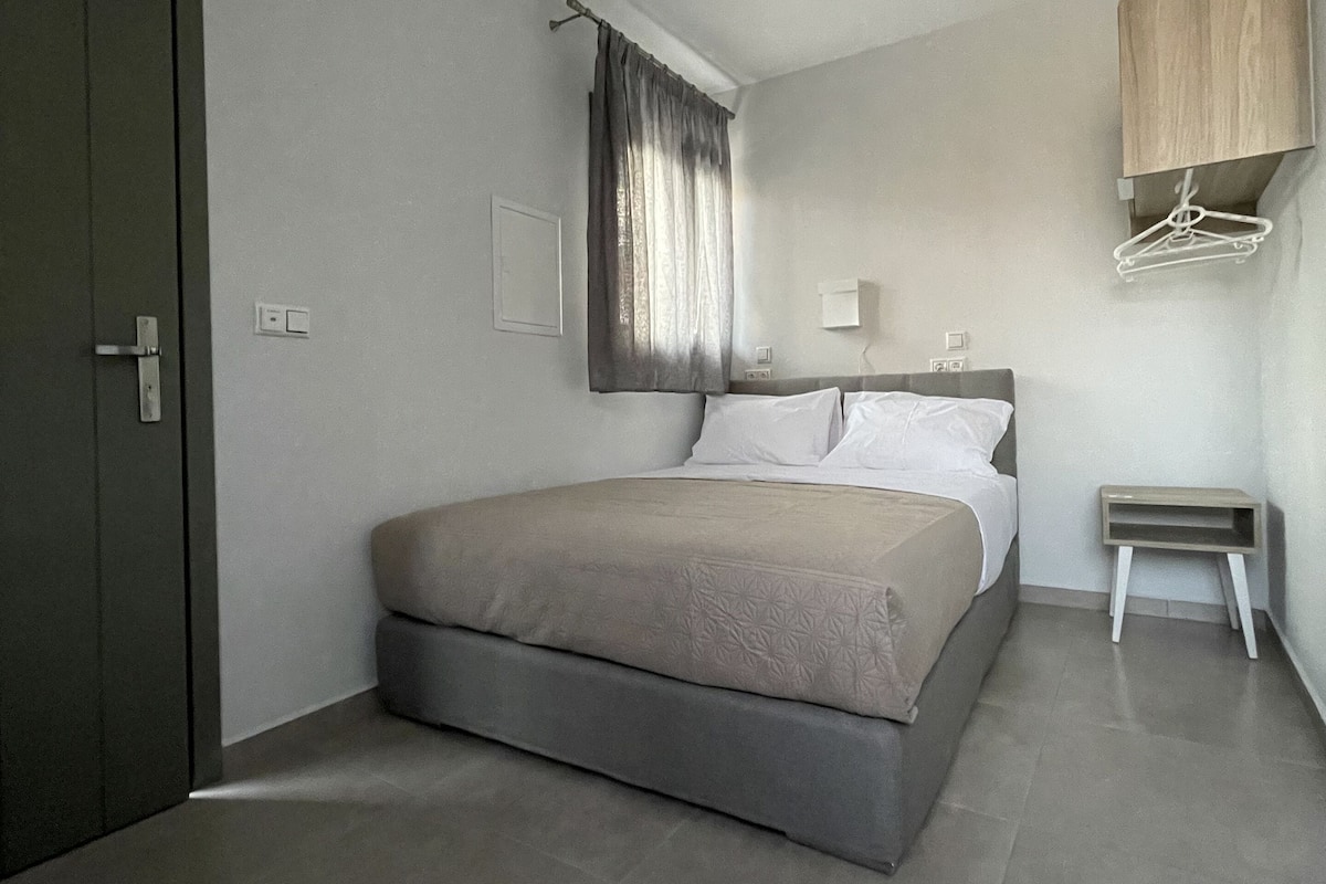 Estúdio superior | 1 quarto, quartos à prova de som, Wi-Fi de cortesia, roupa de cama