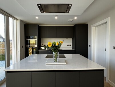 New | Family Haven | Walk to Beach | Large Garden