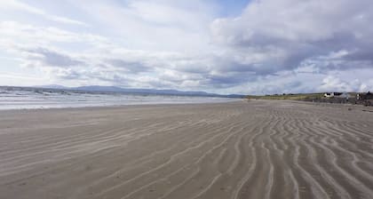 New | Family Haven | Walk to Rossnowlagh Beach | Large Garden | Sauna