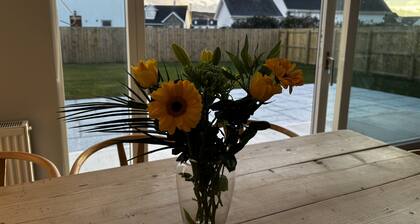 New | Family Haven | Walk to Beach | Large Garden