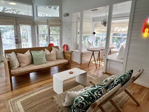 Smart TV - Renovated Family Cottage 270 Ft to Beach in Seaside, FL + 2 Adult Bikes! (Santa Rosa Beach)