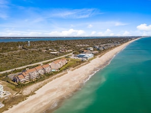 On the beach - Toes in the Sand-Oceanfront, Beautifully Remodeled, 1st Floor Unit, Pool! (Pine Knoll Shores)