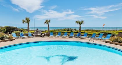 Toes in the Sand-Oceanfront, Beautifully Remodeled, 1st Floor Unit, Pool!