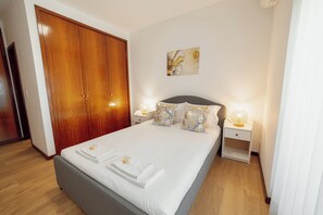 4 habitaciones, cortinas blackout y tabla de planchar con plancha