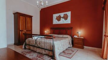 Minibar, in-room safe, free WiFi, bed sheets