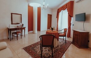 Deluxe Suite | Minibar, in-room safe, free WiFi, bed sheets - San Raffaele Hotel Restaurant & Resort (Castelluccio Superiore)