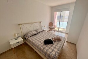 2 quartos, ferros/tábuas de passar roupa, Wi-Fi, roupa de cama