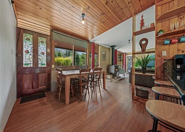 Dining - Stonehaven, Freeburgh (Freeburg)