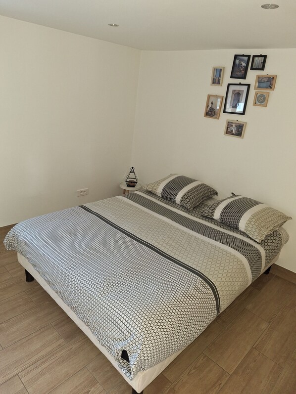 2 bedrooms, iron/ironing board, WiFi, bed sheets