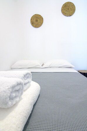 2 habitaciones, tabla de planchar con plancha, wifi y ropa de cama