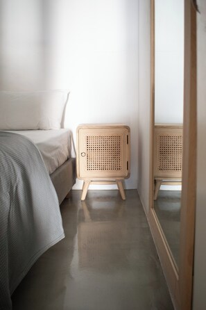 2 bedrooms, iron/ironing board, WiFi, bed sheets - ArcadOia House (Oia)