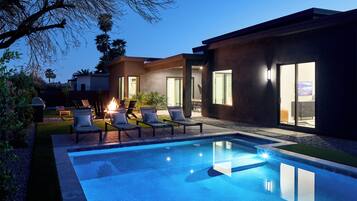 Lämmitetty uima-allas