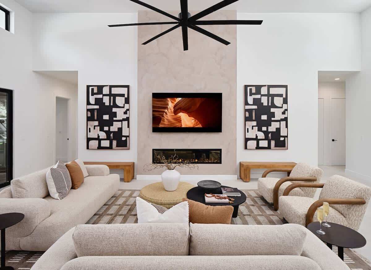 Smart TV, fireplace