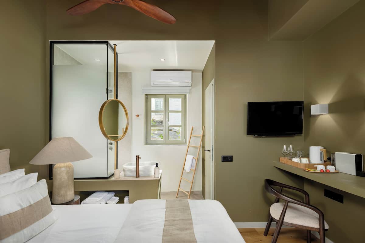 Elegant Balcony Room | 2 slaapkamers, een kluis op de kamer, verduisterende gordijnen