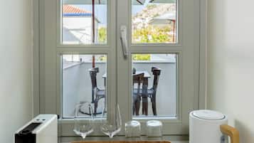 Elegant Balcony Room | Restauration dans la chambre