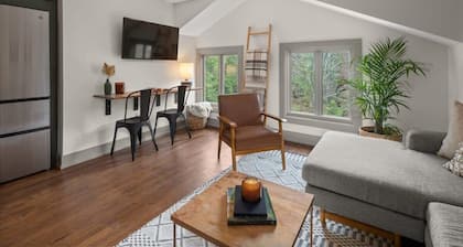 Charming Stowe Retreat off of Mountain Rd