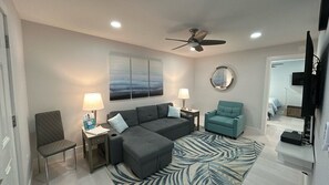 TV - Ground Floor Condo! Shared Pool and Beach Access- Siesta Beach House #102 (Siesta Key)