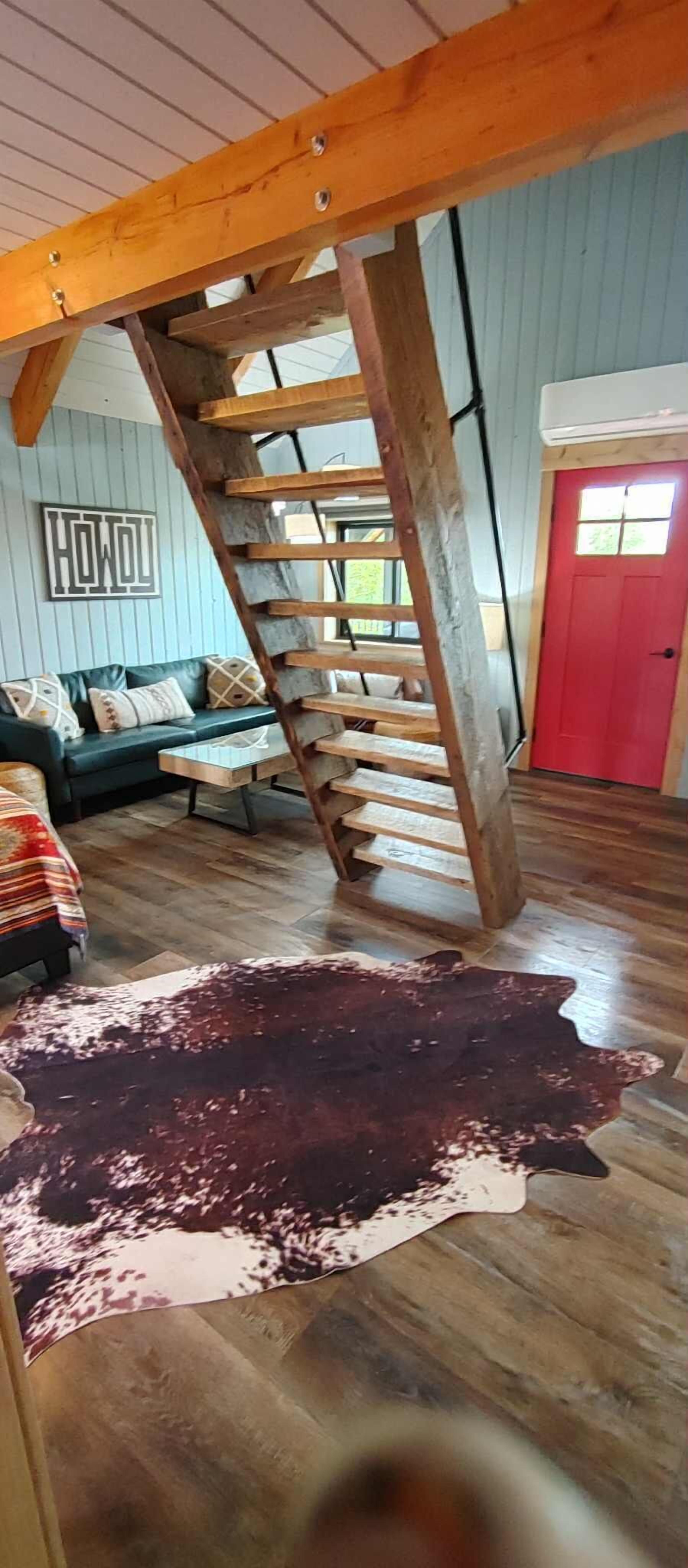 Televisi LCD 32-inci dengan saluran TV satelit