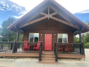 Stuga Deluxe | 2 sovrum, memory foam-madrasser och arbetsyta för laptop