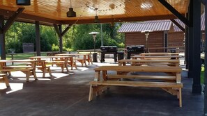 Terrace/patio - SkyWater Cabins (Hamilton)