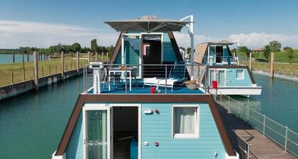 Tranquil Marina Azzurra Resort House Boat 2 Bedroom Sleeps 6 p