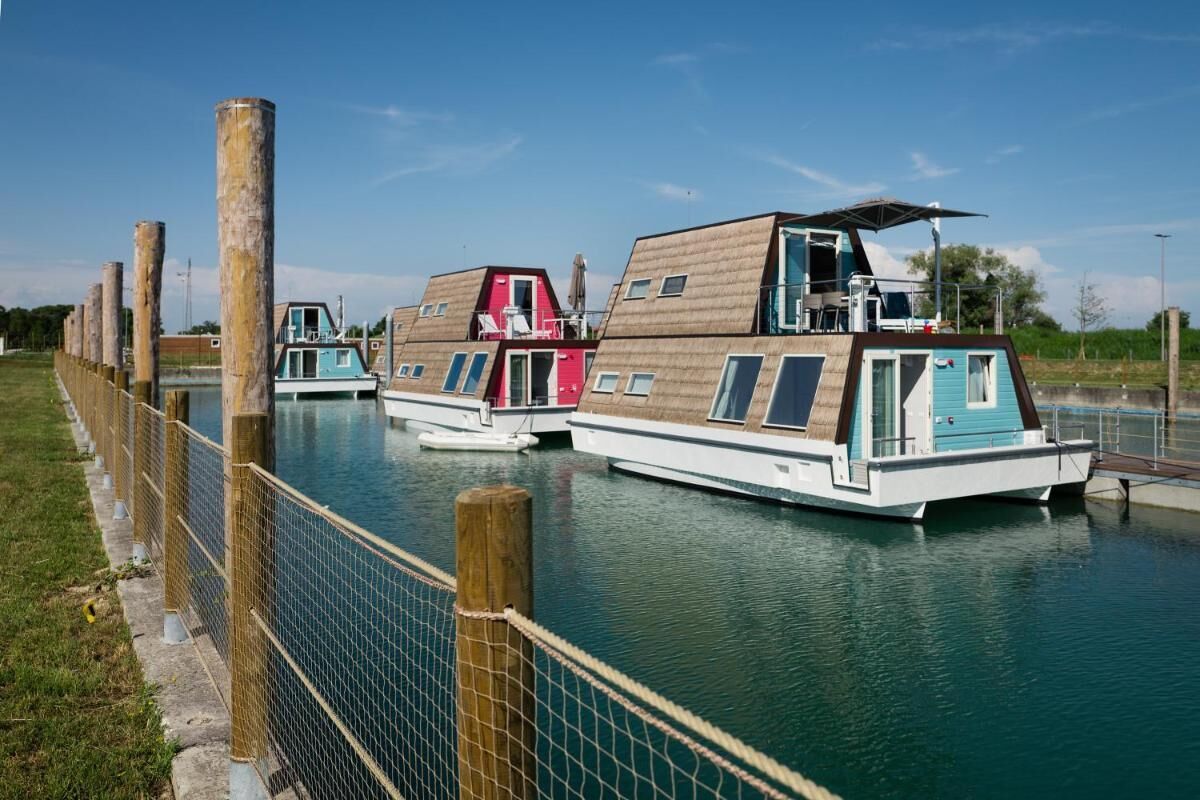 House, 2 Bedrooms, Balcony | Marina