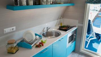 House, 2 Bedrooms, Balcony | Private kitchen