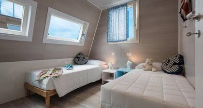 Tranquil Marina Azzurra Resort House Boat 2 Bedroom Sleeps 6 p