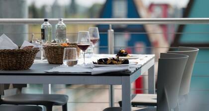 Tranquil Marina Azzurra Resort House Boat 2 Bedroom Sleeps 6 p