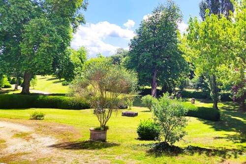 Le studio du Castel Silence avec vue sur le parc et piscine