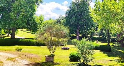 Le studio du Castel Silence avec vue sur le parc et piscine