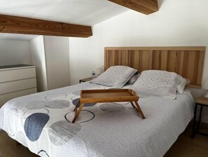 1 bedroom, desk, iron/ironing board, free WiFi - Le Studio du Castel Silence Avec vue sur le Parc (Port-d'Envaux)