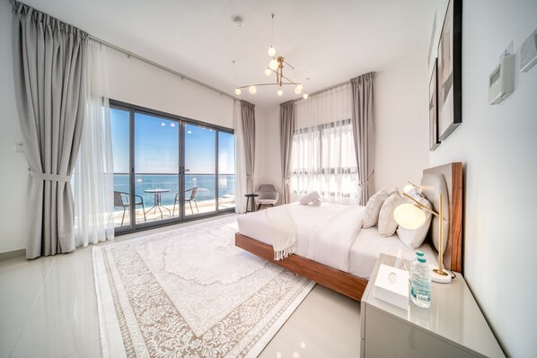 5 chambres, coffres-forts dans les chambres, fer et planche à repasser