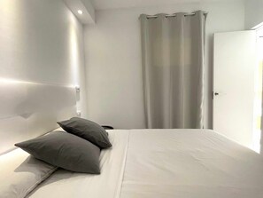 1 slaapkamer, een strijkplank/strijkijzer, reisbedje, wifi