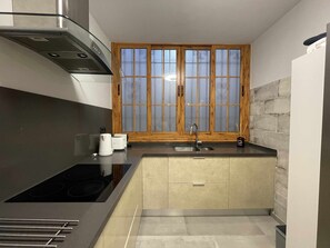 Refrigerador, microondas, horno, cafetera/tetera