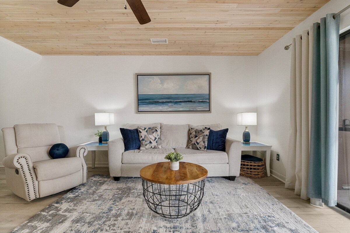 Pet-Friendly Townhome | Short Walk to Beach