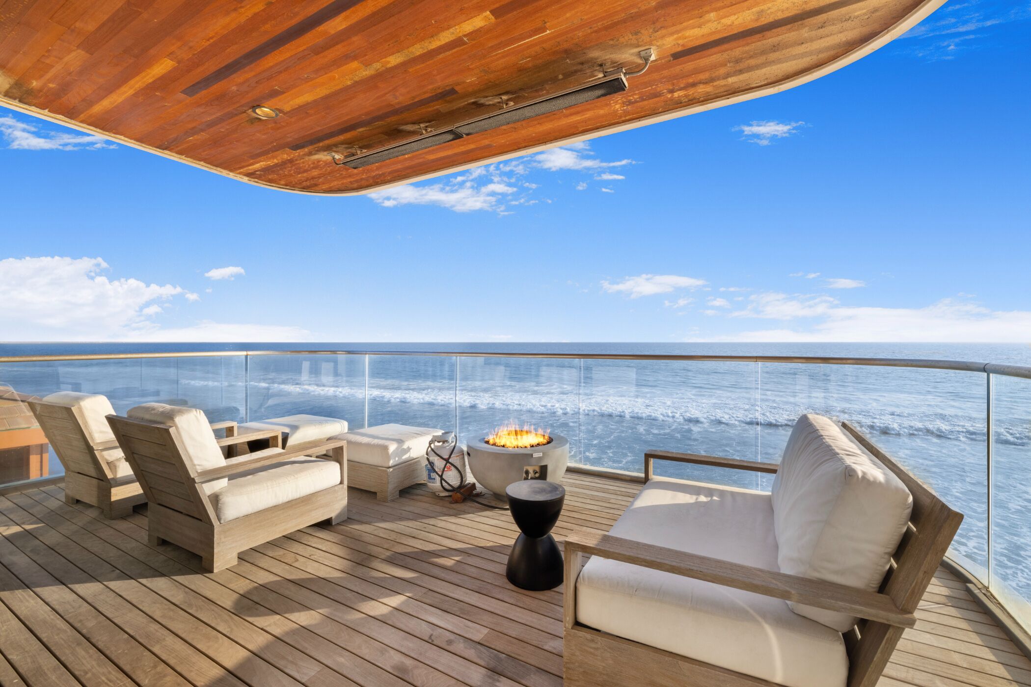 Malibu Oasis - Architectural Masterpiece with Beachfront Oasis