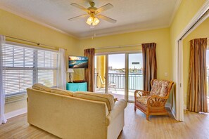 TV - Waterfront Views~ Heated Pool~ Walk to Beach~ Palms of Treasure Island 210 (Treasure Island)
