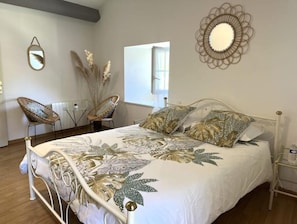 4 Schlafzimmer, Schreibtisch, Bügeleisen/Bügelbrett, Reisekinderbett
