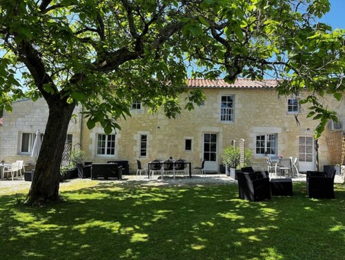 Gîtes 3-en-1 à Port d’Envaux: Proches des châteaux et baignade au Castel Silence