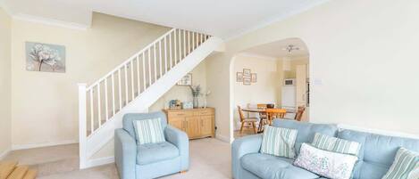 Smart TV, fireplace, DVD player, books