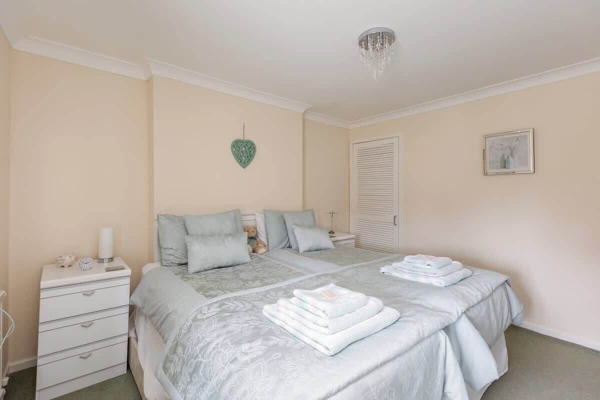 2 bedrooms, in-room safe, iron/ironing board, free WiFi
