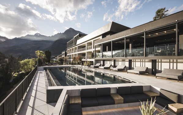 Front of property - SomVita Suites Restaurant SomVino (Tirolo)