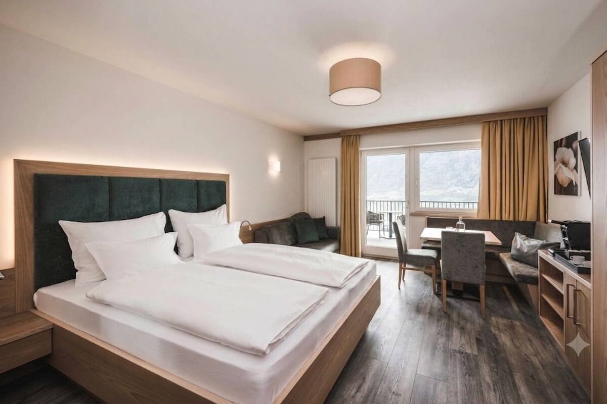 Comfort Double Room, Balcony, Mountain View | Hypo-allergenic bedding, minibar, in-room safe, soundproofing