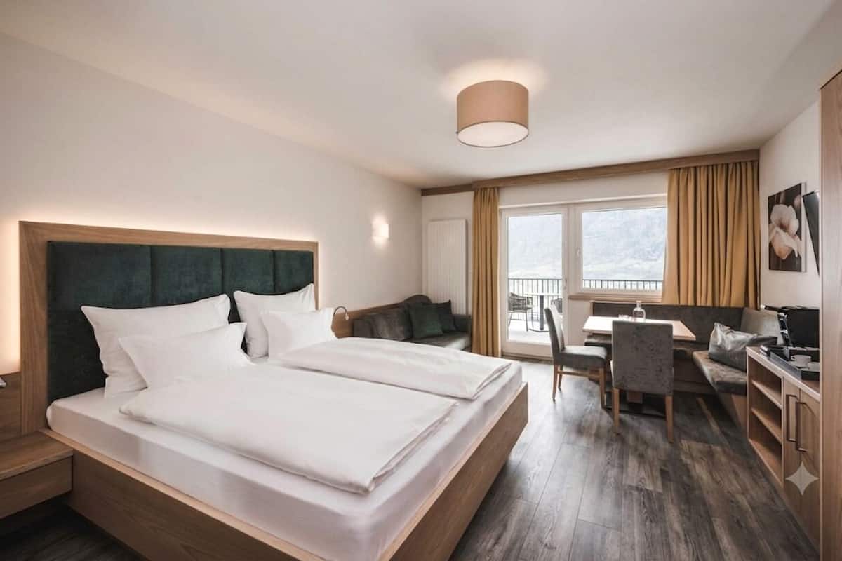 Chambre Double Confort, balcon, vue montagne | Literie hypoallergénique, minibar, coffres-forts dans les chambres